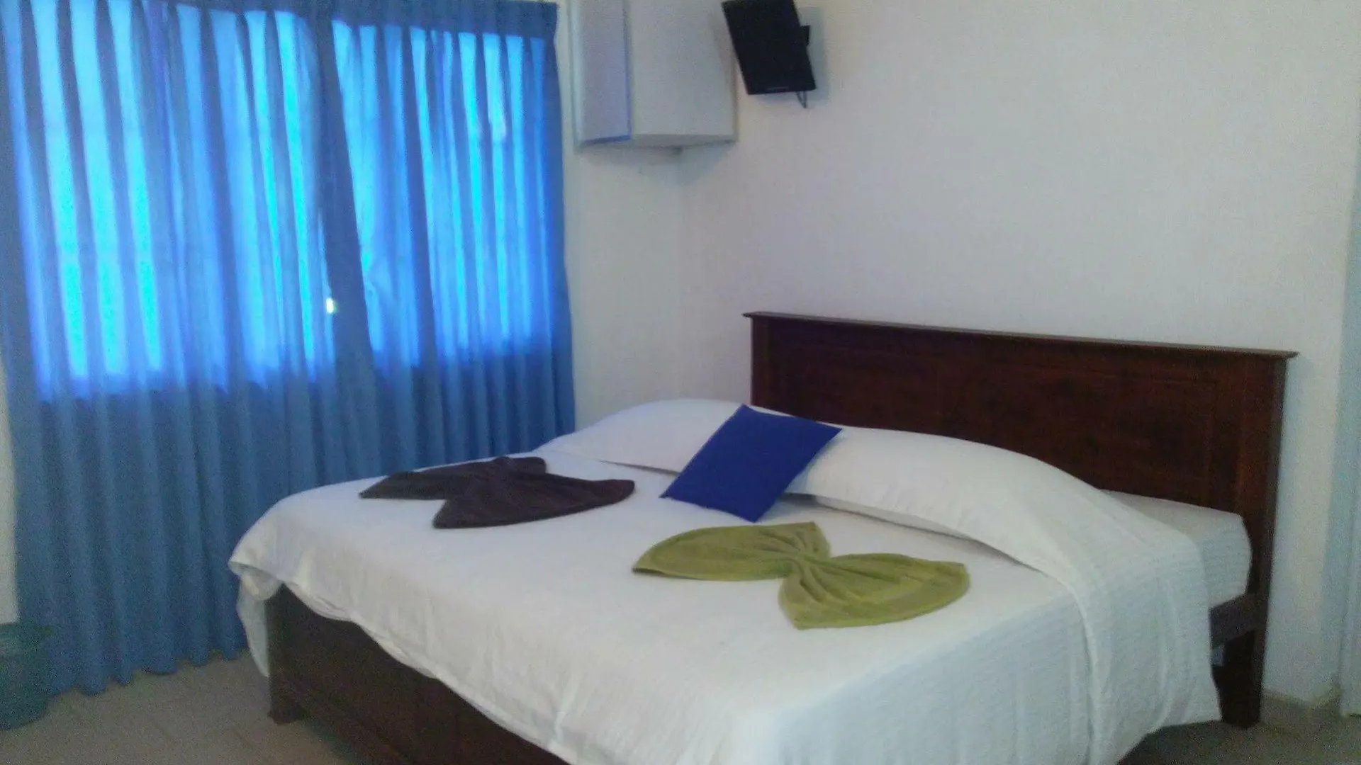 Negombo Blue Villa Hotel