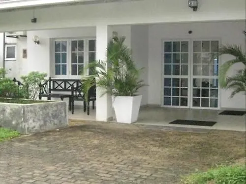 Negombo Blue Villa Hotel