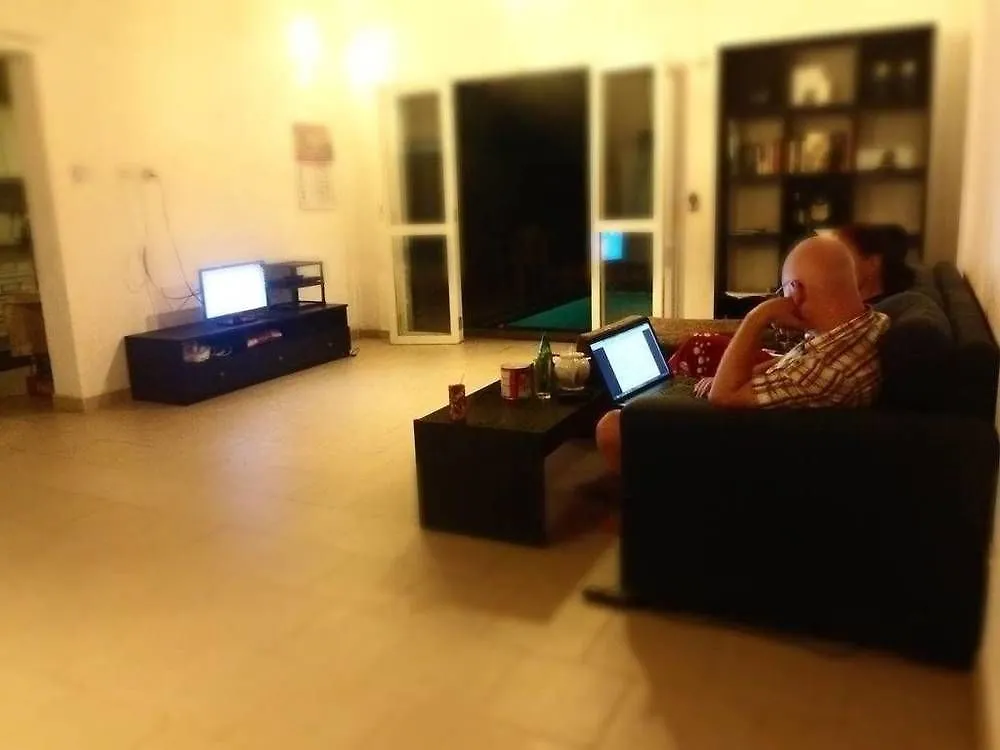 Negombo Blue Villa Hotel